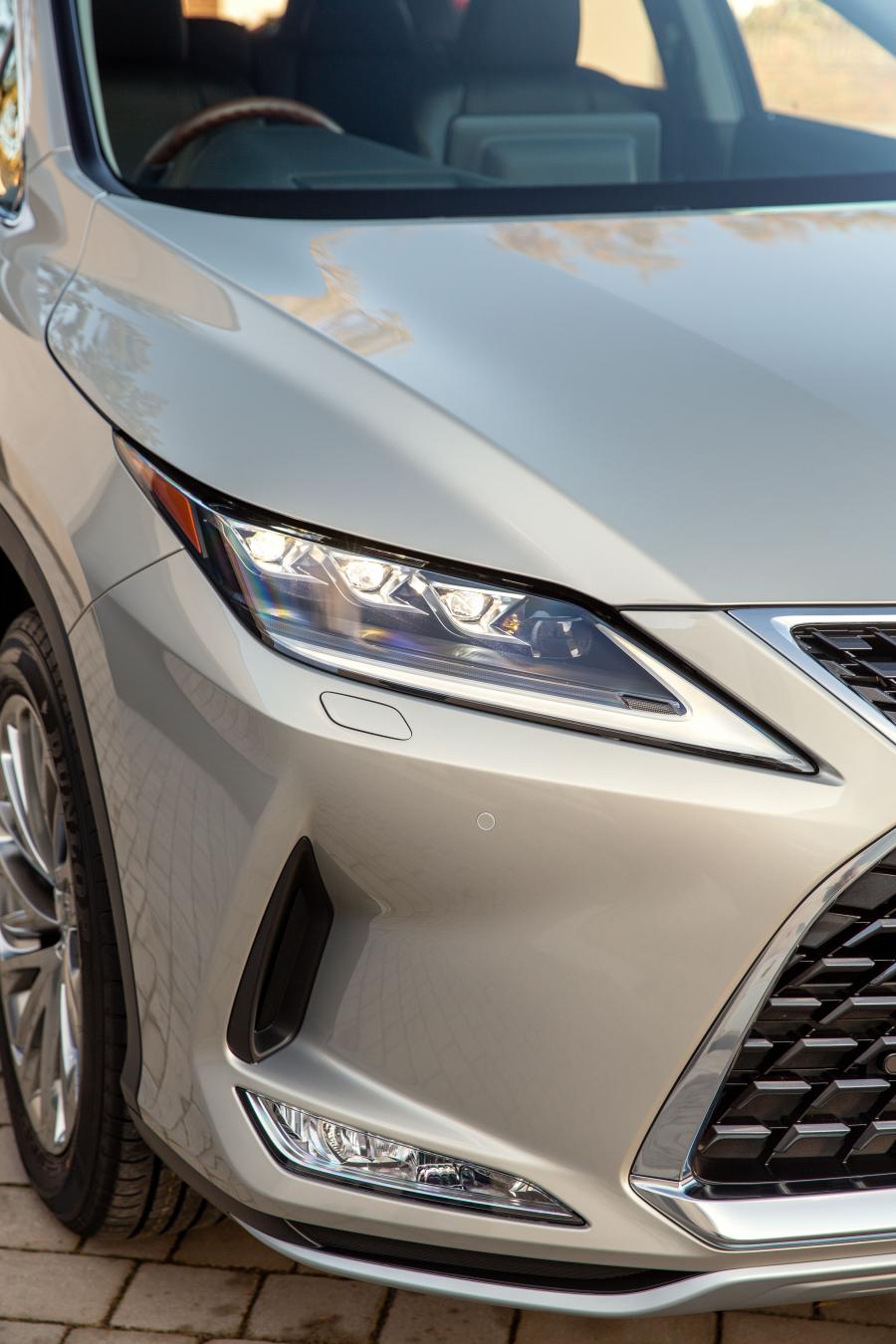 Детали экстерьера Lexus RX450hL 2019 года  (UK) (фото 32 из 40)